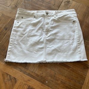 White American Eagle Super Stretch Skirt